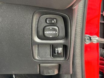 Toyota AYGO 1.0 VVT-i x-play x-shift Euro 6 5dr