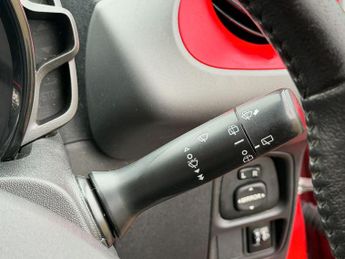 Toyota AYGO 1.0 VVT-i x-play x-shift Euro 6 5dr