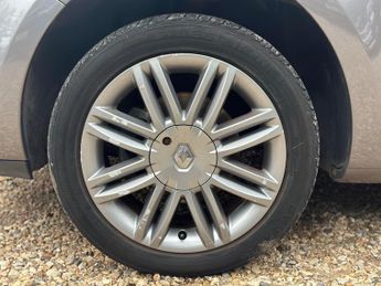 Renault Clio 1.2 TCe Dynamique TomTom Euro 5 5dr