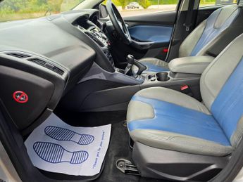 Ford Focus 1.0T EcoBoost Titanium Navigator Euro 5 (s/s) 5dr