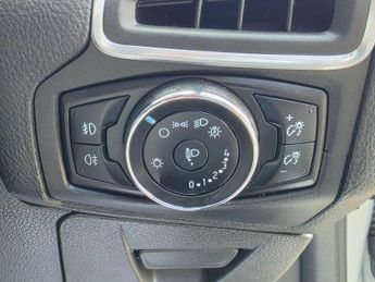 Ford Focus 1.0T EcoBoost Titanium Navigator Euro 5 (s/s) 5dr