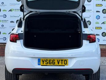 Vauxhall Astra 1.6 CDTi BlueInjection SRi Auto Euro 6 5dr