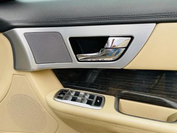 Jaguar XF 2.2d Luxury Auto Euro 5 (s/s) 4dr