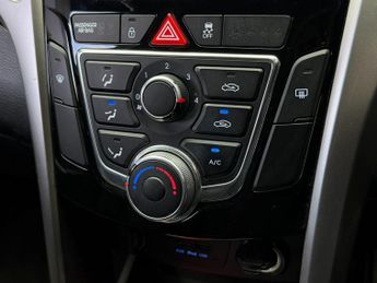 Hyundai i30 1.6 CRDi Active Auto Euro 5 5dr