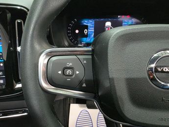 Volvo XC40 2.0 B4 MHEV Ultimate DCT Auto Euro 6 (s/s) 5dr