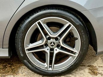 Mercedes-Benz A Class 1.3 A180 AMG Line 7G-DCT Euro 6 (s/s) 4dr
