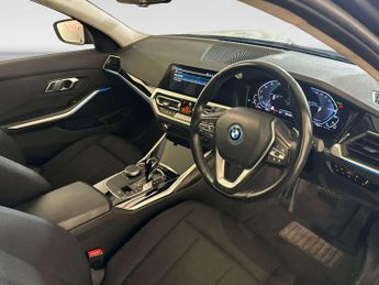 BMW 3 Series 2.0 330e 12kWh SE Pro Touring 5dr Petrol Plug-in Hybrid Auto Eur