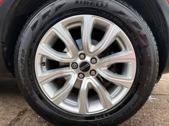 Land Rover Range Rover Evoque 2.2 SD4 Pure SUV 5dr Diesel Auto 4WD Euro 5 (s/s) (190 ps)