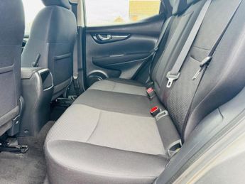Nissan Qashqai 1.2 DIG-T N-Connecta XTRON 2WD Euro 6 (s/s) 5dr