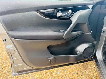 Nissan Qashqai 1.2 DIG-T N-Connecta XTRON 2WD Euro 6 (s/s) 5dr