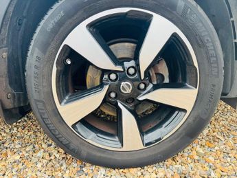 Nissan Qashqai 1.2 DIG-T N-Connecta XTRON 2WD Euro 6 (s/s) 5dr