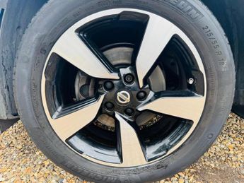 Nissan Qashqai 1.2 DIG-T N-Connecta XTRON 2WD Euro 6 (s/s) 5dr