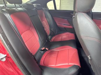 Jaguar XE 2.0d R-Sport Auto Euro 6 (s/s) 4dr