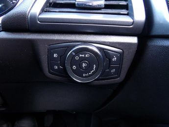FORD MONDEO 2.0 TDCi Zetec Hatchback 5dr Diesel Manual Euro 6 (s/s) (150 ps)