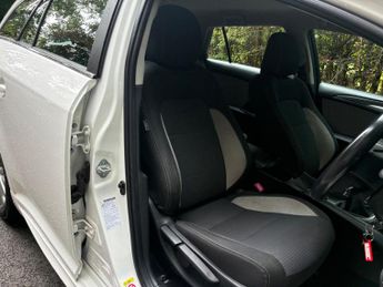 Toyota Avensis 2.0 D-4D Business Edition Touring Sports Euro 6 (s/s) 5dr