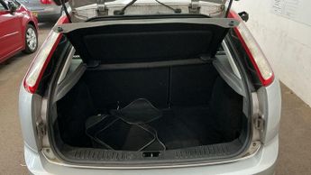 Ford Focus 1.6 Zetec 5dr