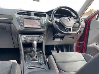 Volkswagen Tiguan 2.0 TDI BlueMotion Tech SEL DSG 4Motion Euro 6 (s/s) 5dr