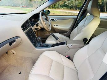 Volvo V70 2.4 SE 5dr