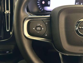 Volvo XC40 2.0 B3 MHEV Plus Dark SUV 5dr Petrol Hybrid DCT Auto Euro 6 (s/s