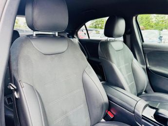 Mercedes-Benz A Class 1.3 A180 AMG Line Edition (Premium) 7G-DCT Euro 6 (s/s) 4dr