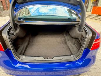 Jaguar XE 2.0d R-Sport Auto Euro 6 (s/s) 4dr