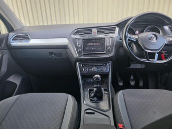 Volkswagen Tiguan 2.0 TDI BlueMotion Tech SE Navigation Euro 6 (s/s) 5dr