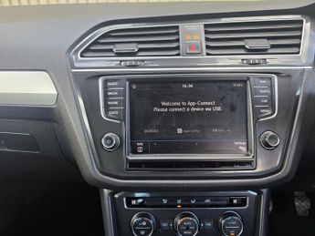 Volkswagen Tiguan 2.0 TDI BlueMotion Tech SE Navigation Euro 6 (s/s) 5dr