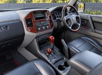 Mitsubishi Shogun 3.2 DI-D Elegance 5dr