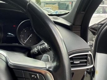 Jaguar F-PACE 2.0 D180 R-Sport Auto AWD Euro 6 (s/s) 5dr