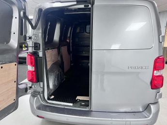 Toyota ProAce 2.0D Design Medium Panel Van Auto MWB Euro 6 (s/s) 6dr