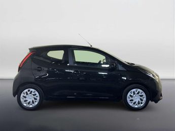 Toyota AYGO 1.0 VVT-i x-play Hatchback 5dr Petrol x-shift Euro 6 (71 ps)