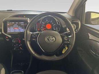 Toyota AYGO 1.0 VVT-i x-play Hatchback 5dr Petrol x-shift Euro 6 (71 ps)