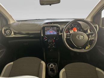 Toyota AYGO 1.0 VVT-i x-play Hatchback 5dr Petrol x-shift Euro 6 (71 ps)