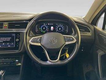 Volkswagen Tiguan 1.4 TSI 13kWh Life SUV 5dr Petrol Plug-in Hybrid DSG Euro 6 (s/s