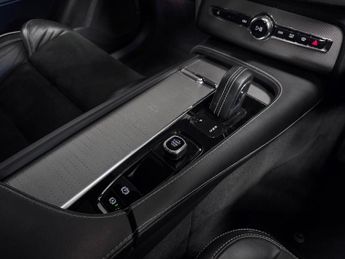 Volvo XC90 2.0 B5 MHEV R-Design SUV 5dr Petrol Hybrid Auto 4WD Euro 6 (s/s)