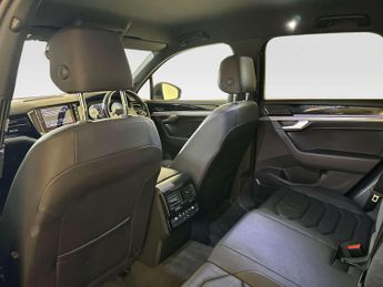 Volkswagen Touareg 3.0 TDI V6 R-Line SUV 5dr Diesel Tiptronic 4Motion Euro 6 (s/s) 