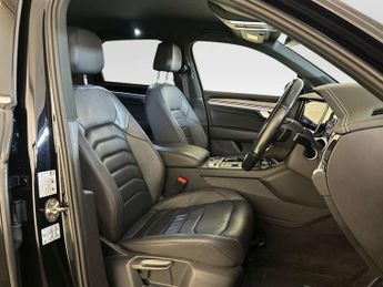 Volkswagen Touareg 3.0 TDI V6 R-Line SUV 5dr Diesel Tiptronic 4Motion Euro 6 (s/s) 