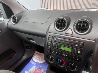 Ford Fiesta 1.4 Ghia 5dr