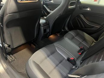 Mercedes-Benz GLA 1.6 GLA180 Urban Edition 7G-DCT Euro 6 (s/s) 5dr
