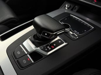 Audi Q5 2.0 TDI 40 Sport SUV 5dr Diesel S Tronic quattro Euro 6 (s/s) (1