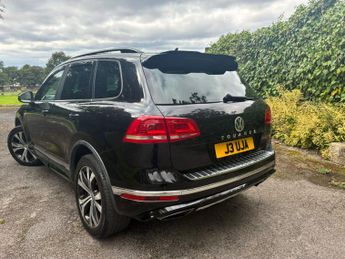 Volkswagen Touareg 3.0 TDI V6 BlueMotion Tech R-Line Tiptronic 4WD Euro 6 (s/s) 5dr
