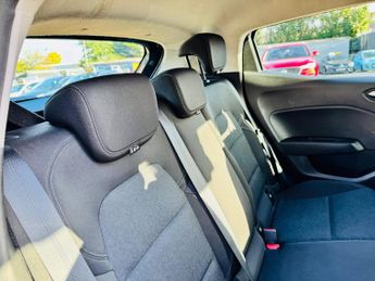 Renault Clio 1.6 E-TECH Iconic Auto Euro 6 (s/s) 5dr