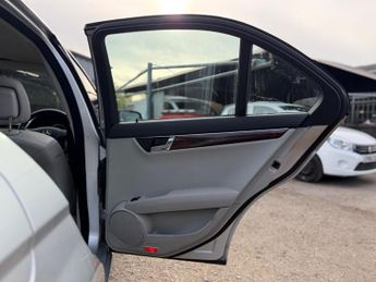 Mercedes-Benz C Class 2.1 C220 CDI Elegance Auto Euro 4 4dr