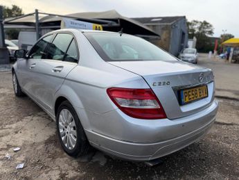 Mercedes-Benz C Class 2.1 C220 CDI Elegance Auto Euro 4 4dr