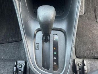 Toyota Yaris 1.5 VVT-h Design Hatchback 5dr Petrol Hybrid E-CVT Euro 6 (s/s) 