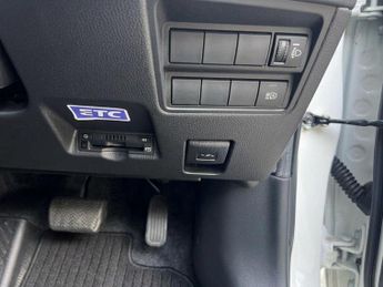 Toyota Yaris 1.5 VVT-h Design Hatchback 5dr Petrol Hybrid E-CVT Euro 6 (s/s) 