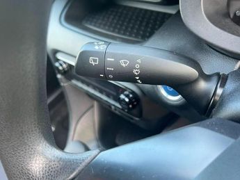 Toyota Yaris 1.5 VVT-h Design Hatchback 5dr Petrol Hybrid E-CVT Euro 6 (s/s) 