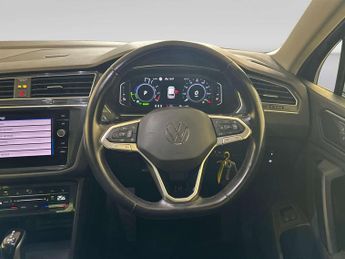 Volkswagen Tiguan 1.4 TSI 13kWh Life SUV 5dr Petrol Plug-in Hybrid DSG Euro 6 (s/s