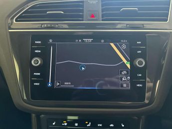 Volkswagen Tiguan 1.4 TSI 13kWh Life SUV 5dr Petrol Plug-in Hybrid DSG Euro 6 (s/s