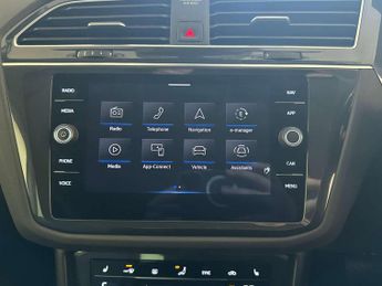 Volkswagen Tiguan 1.4 TSI 13kWh Life SUV 5dr Petrol Plug-in Hybrid DSG Euro 6 (s/s